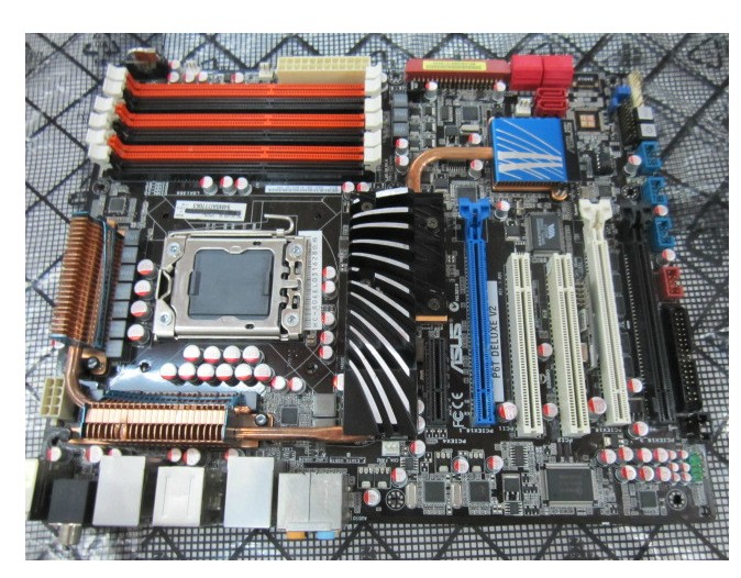 ASUS P6T Deluxe V2 LGA 1366 Intel X58 ATX Intel Motherboard